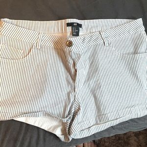 H&M womens 12 navy pin striped short